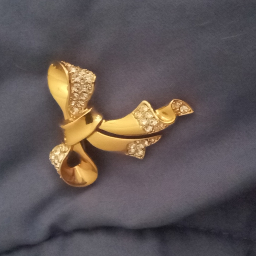 Vintage bow with rhinestone brooch